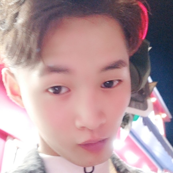 专注那画板的照片