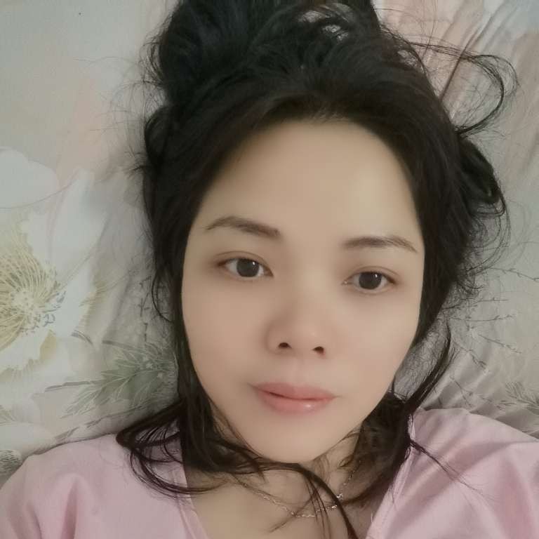 小萝莉爱大叔的照片