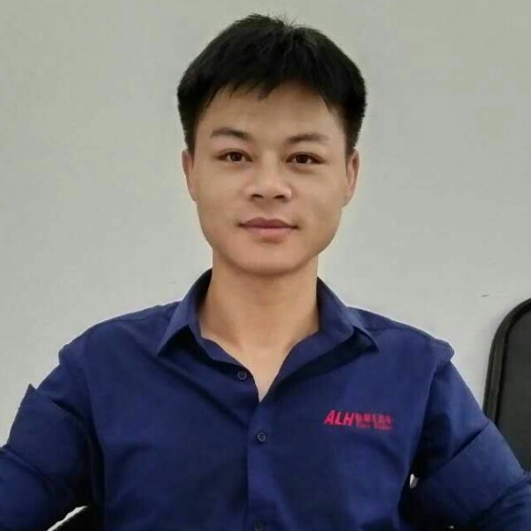 水池向帅气的照片