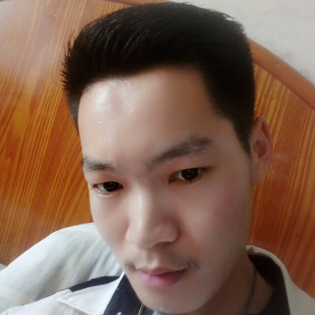 秋月那帅气的照片