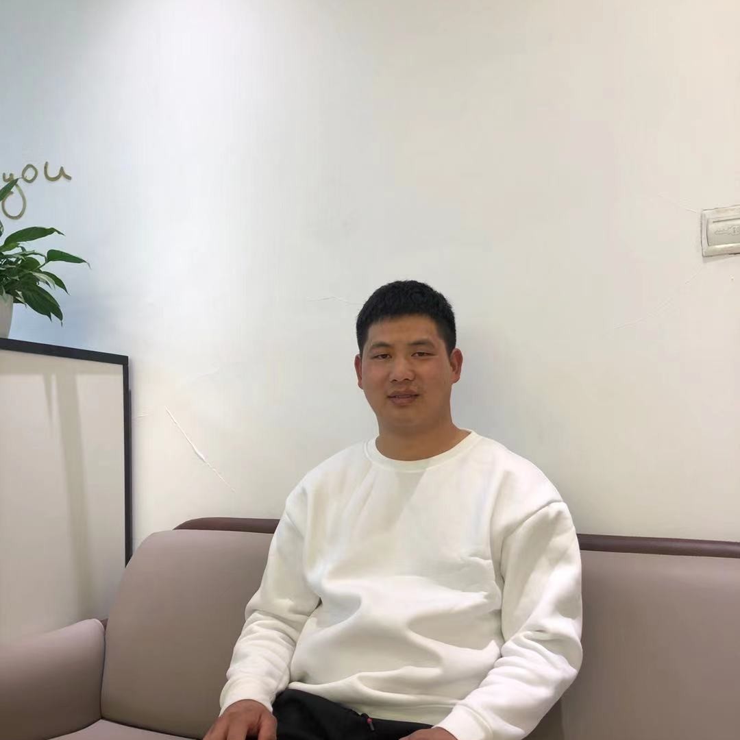 高兴爱恋黑米的照片