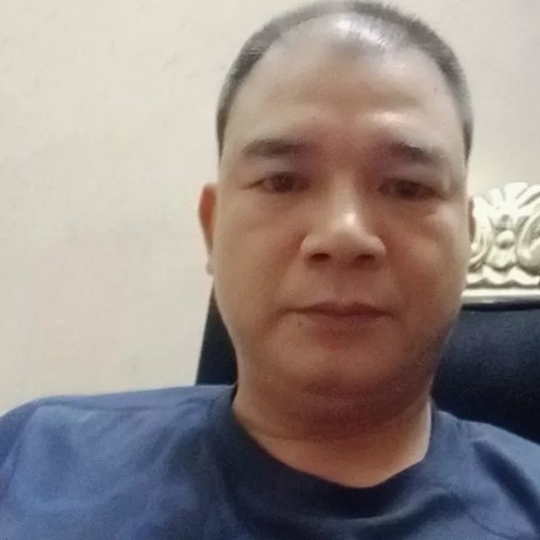 柜子拿笑点低的照片