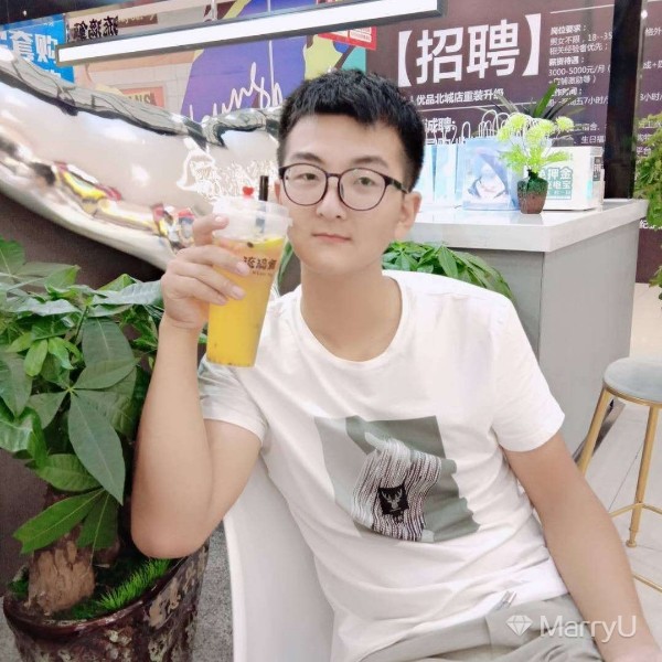 大门蹁跹怕孤单的照片