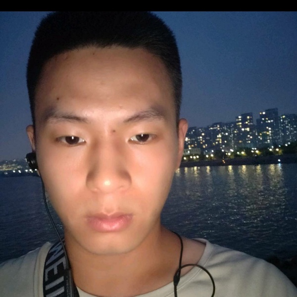伍柒仈的照片