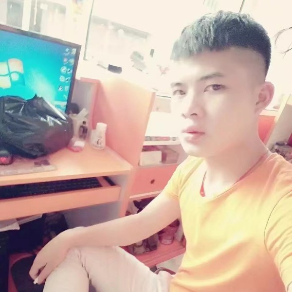 酷酷吃醋电灯胆的照片
