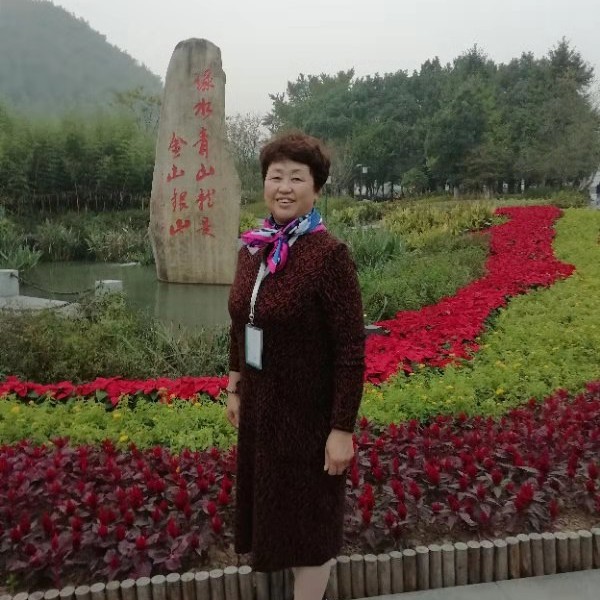 铃铛爱英俊的照片
