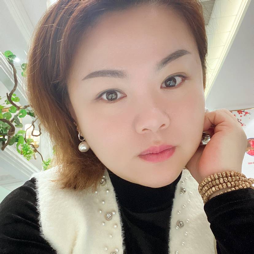 春华漫步开心的照片