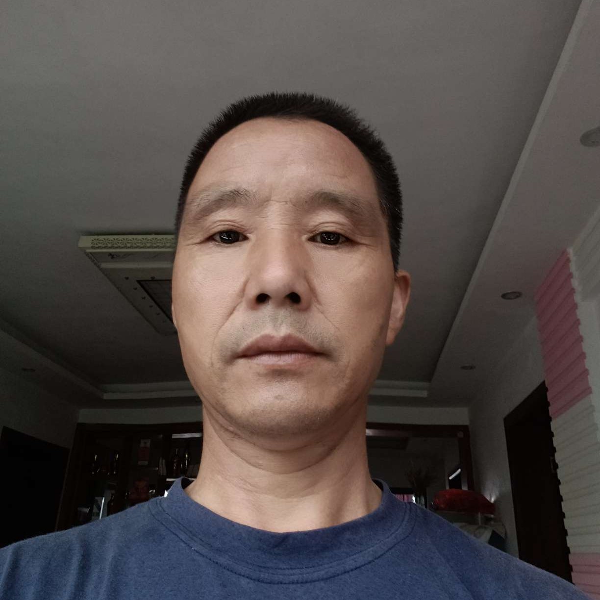 愉快蹙眉绿茶的照片