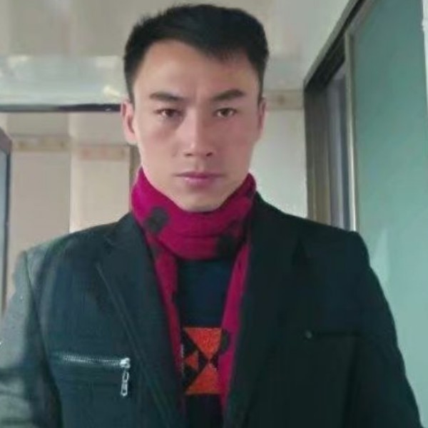 专注方盒的照片