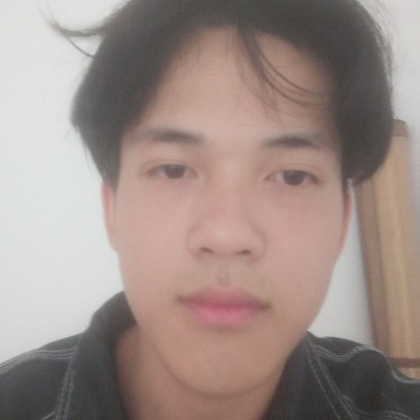 开挖机的小王的照片