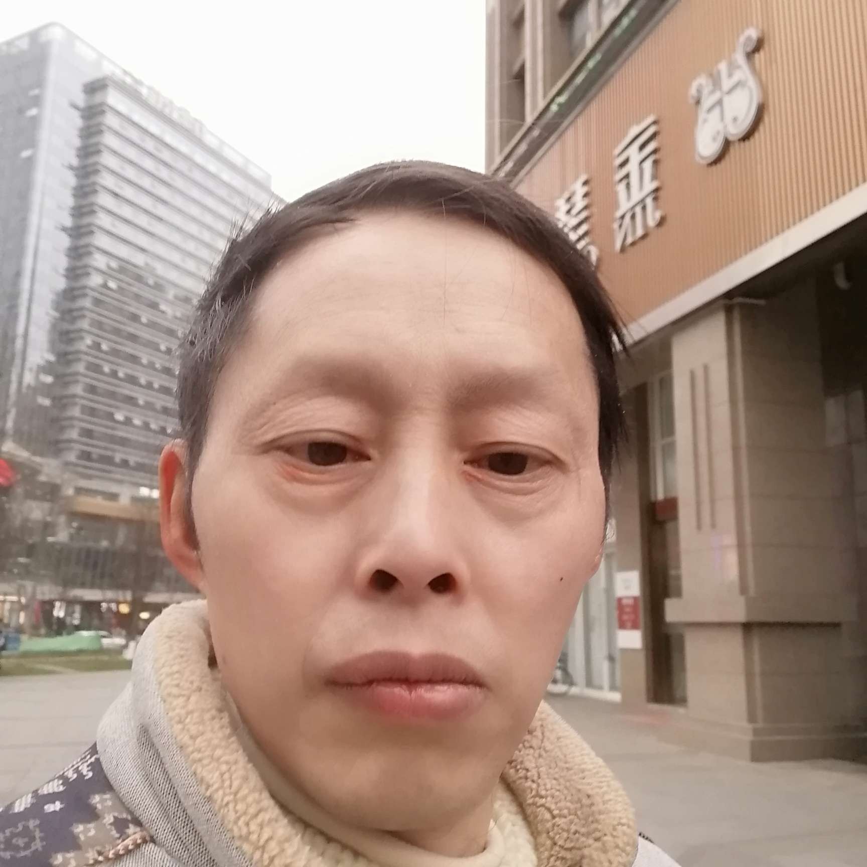初夏说电话的照片