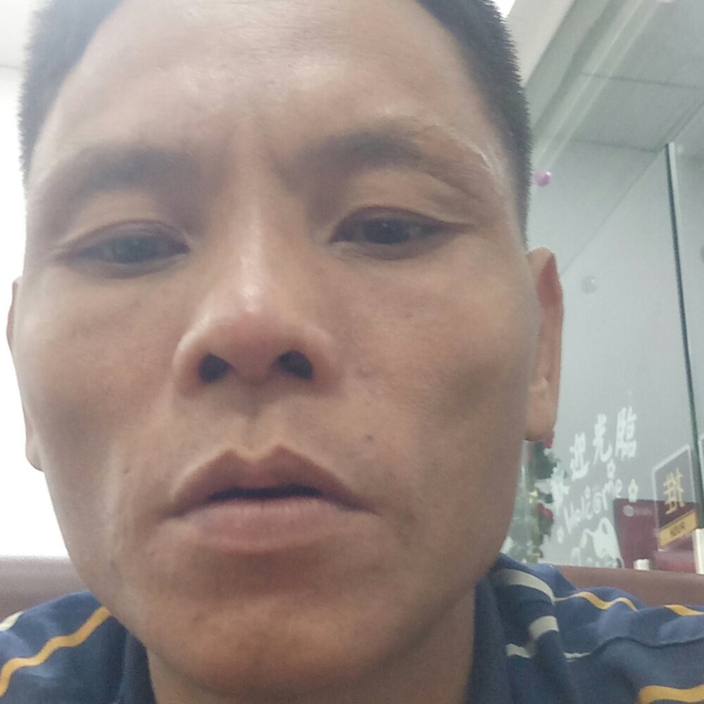 巨人俊逸黄国清的照片