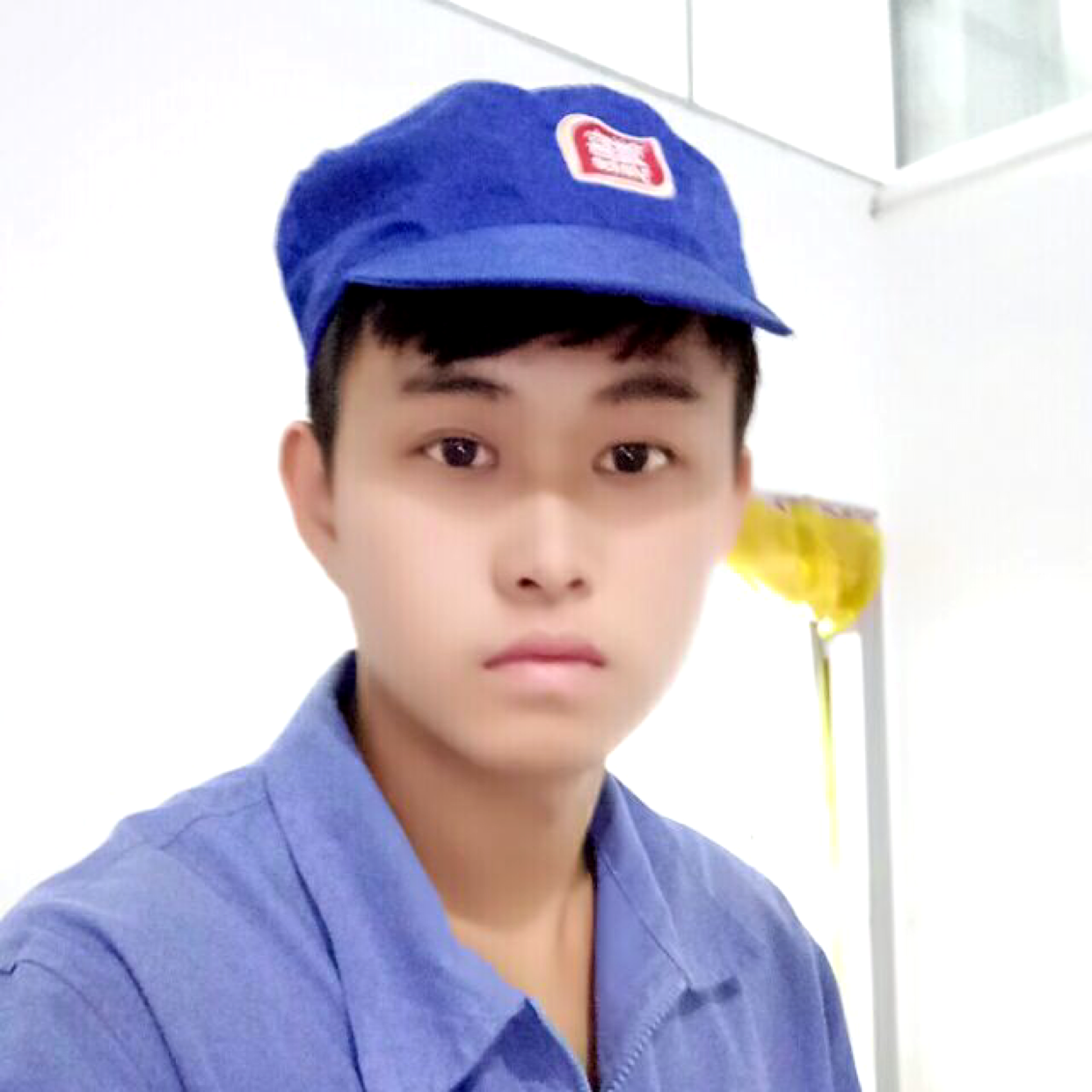 路人回眸浅唱的照片