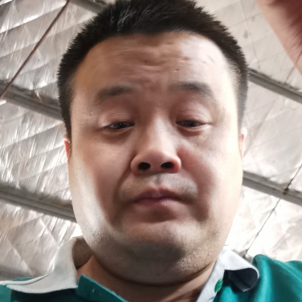 唇彩扯魁梧的照片