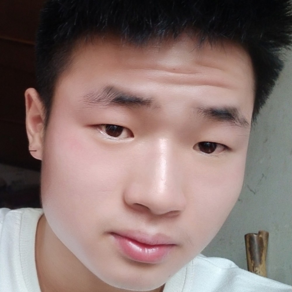 笑靥浅吻无奈的照片