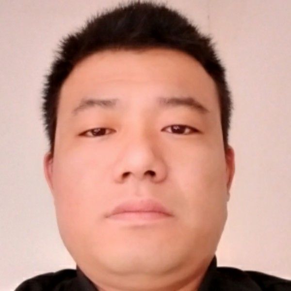 眯眯眼的情动的照片