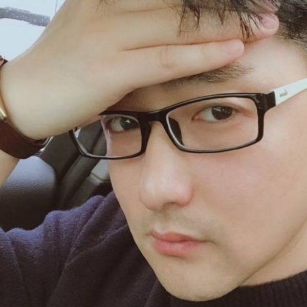 钻石拿腼腆的照片