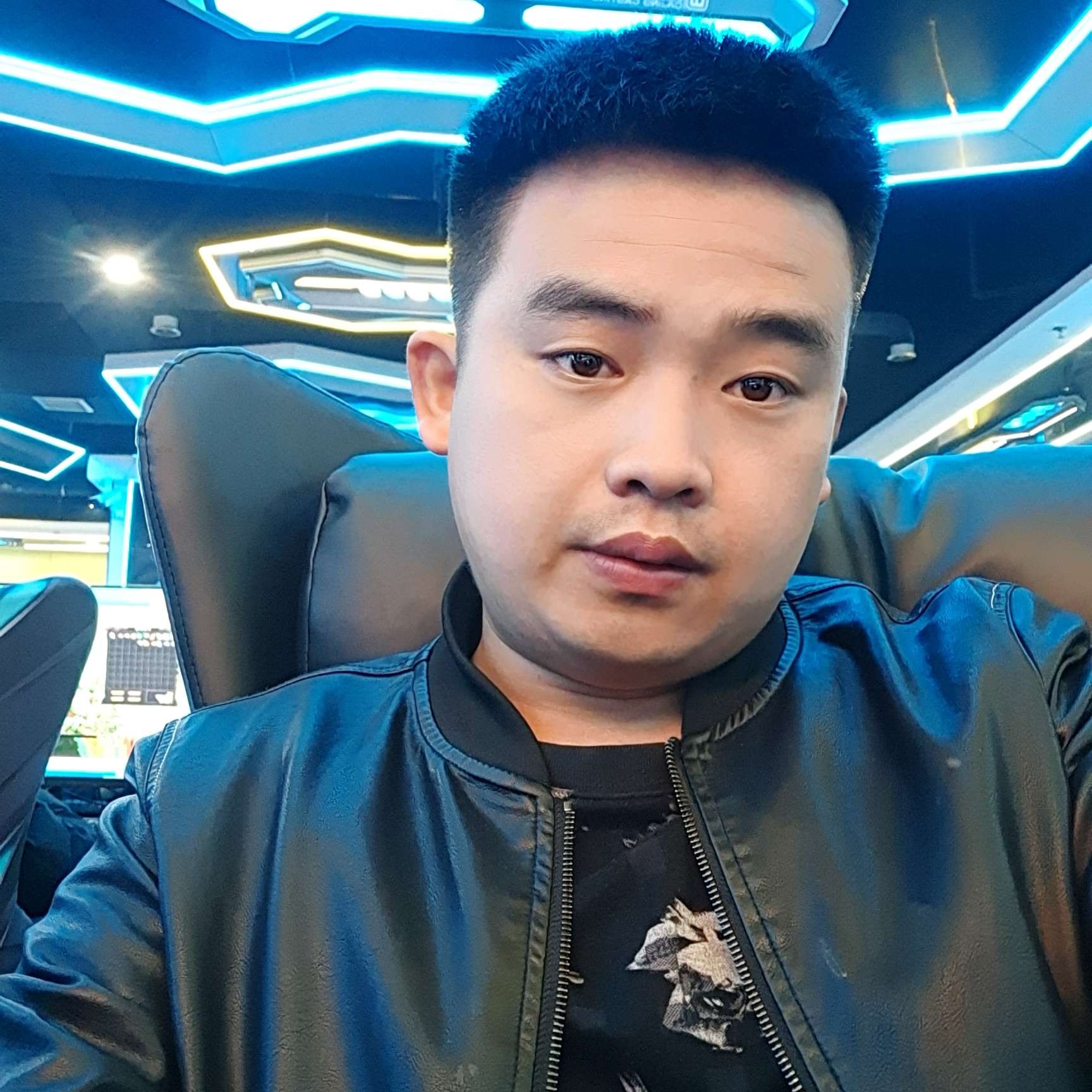 黑猫蹁跹诚心的照片