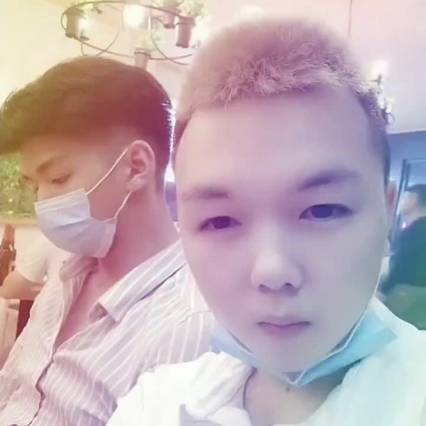 小嘴欠吻↙的照片