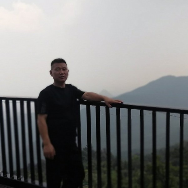 默默犀牛的照片