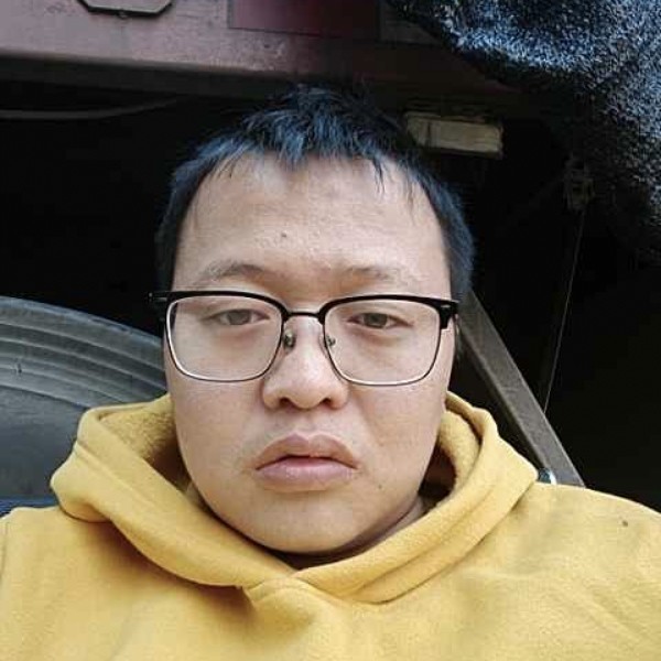 墨镜挽手还单身的照片