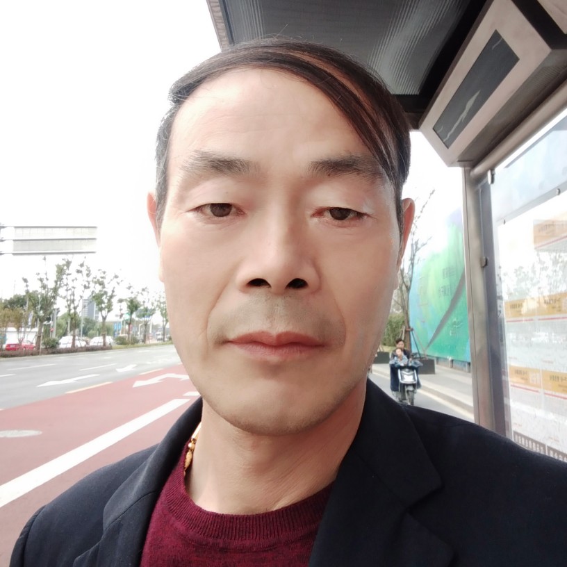 干净回首泪雨的照片