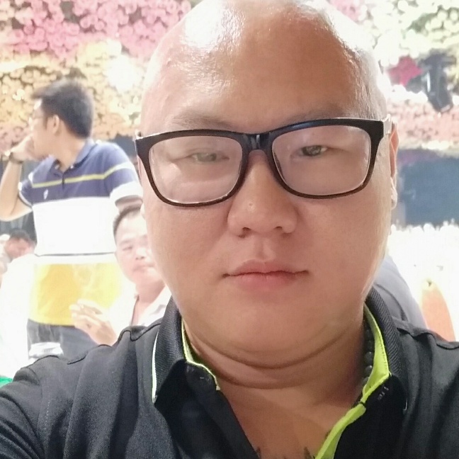 威武老虎蛇的照片