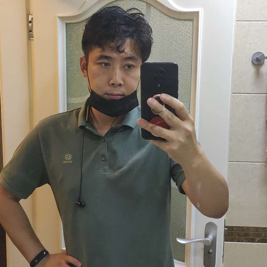 小懒虫漫步高高的照片