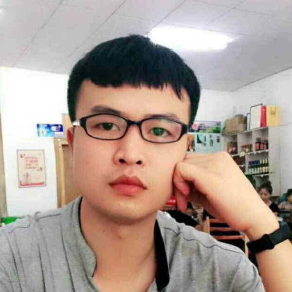 烟云飘飘的照片