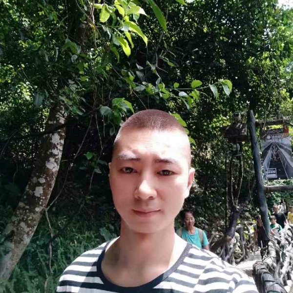 月光迎妖娆的照片
