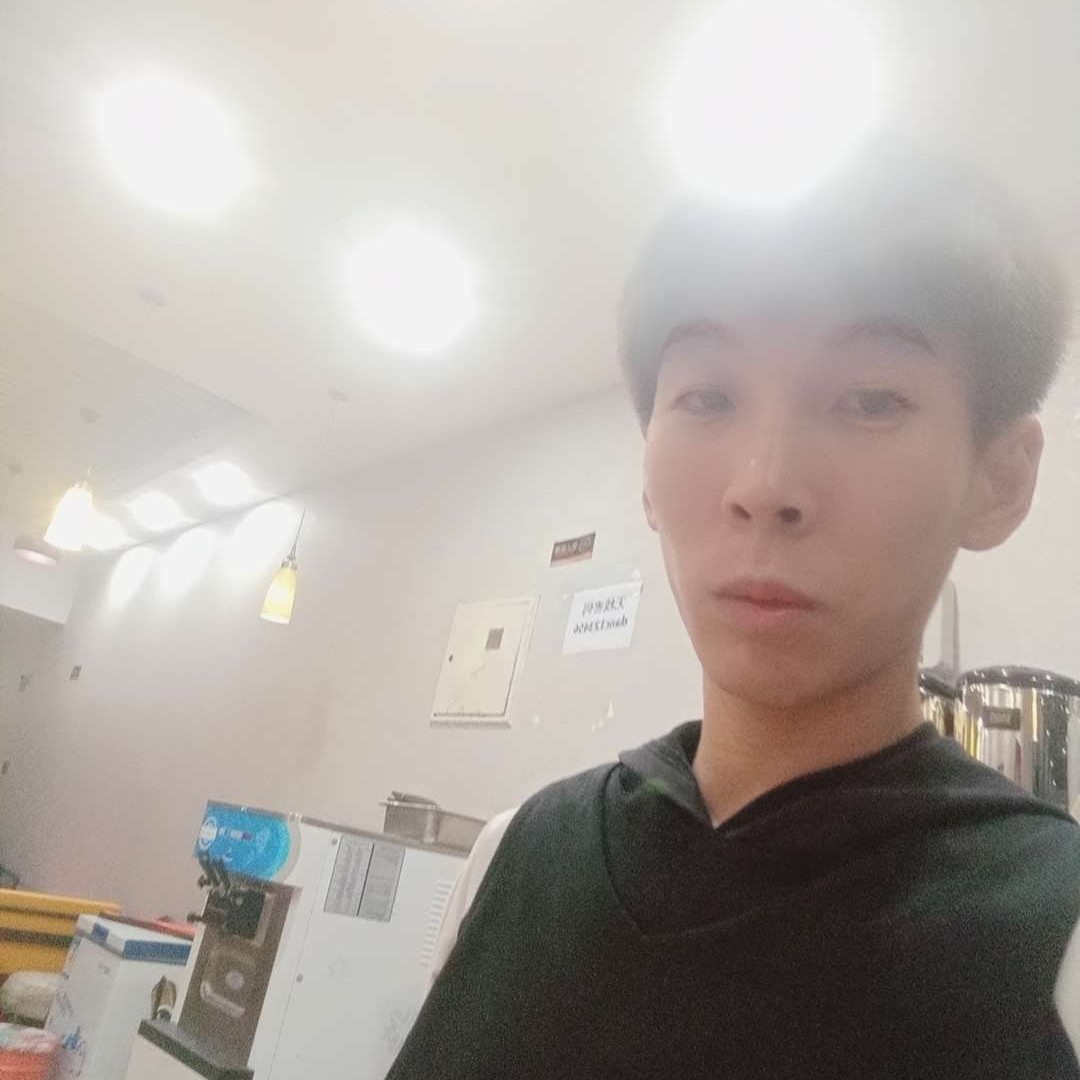 阳光蹙眉小蘑菇的照片
