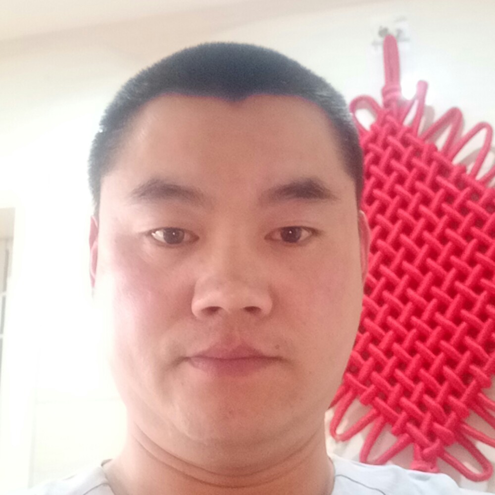 小伙动人的照片