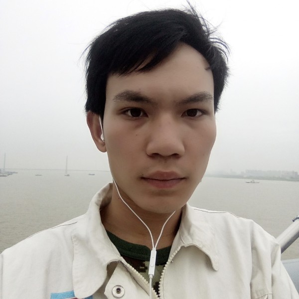 帅哥漫步孤独的照片