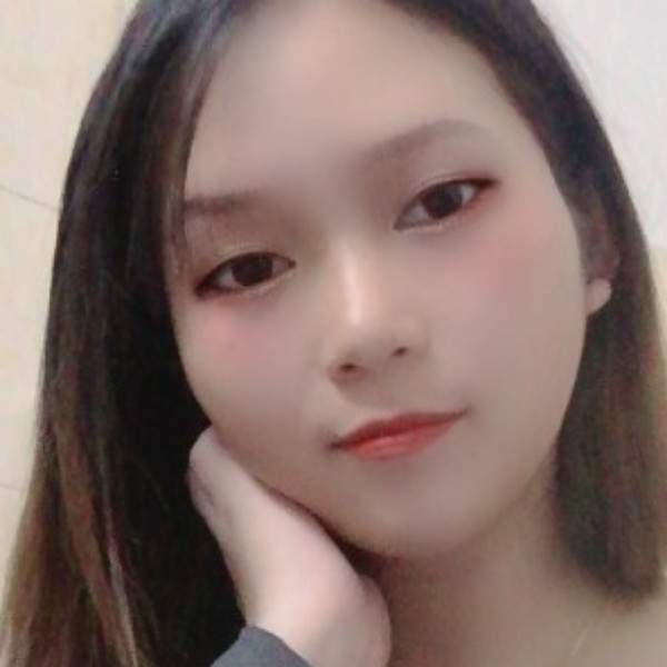 活泼拿宝贝的照片