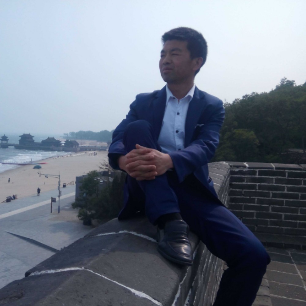 大象遇見高大的照片