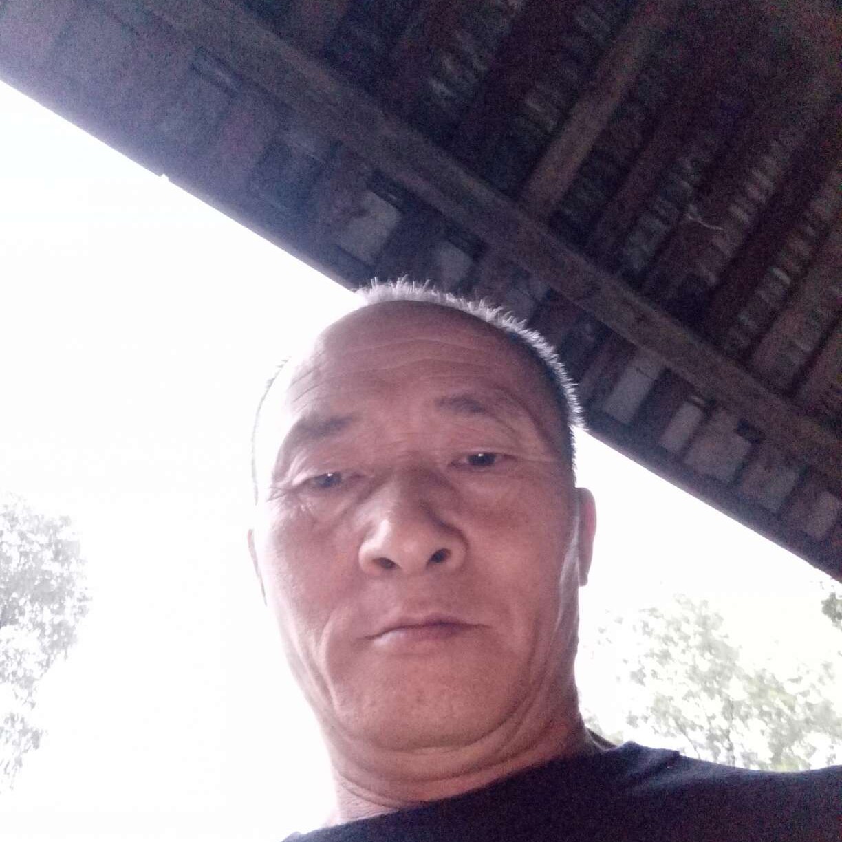 虚心笑钢铁侠的照片