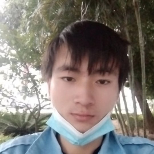 衬衫踢高高的照片