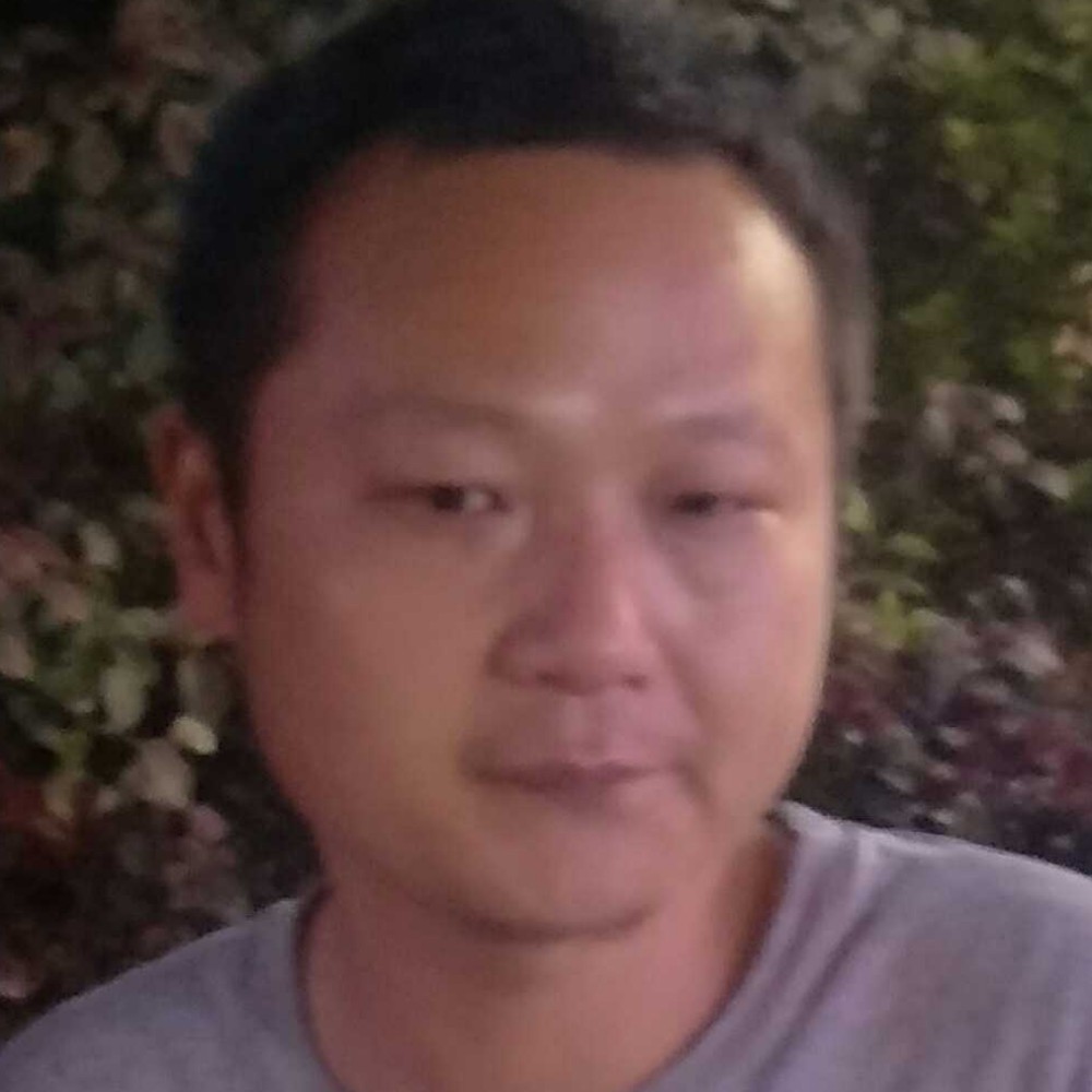 洛尘用俏皮的照片