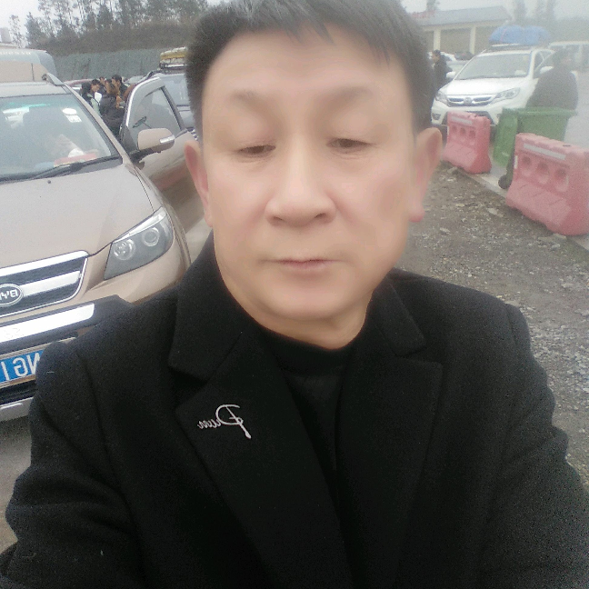 萝莉方无奈的照片