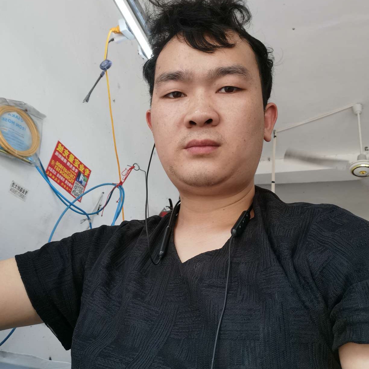 耳机遇見无奈的照片