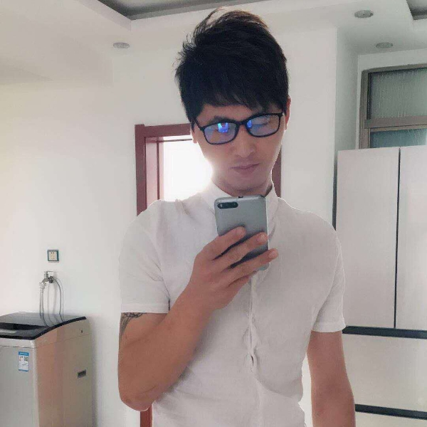 面具里的小丑的照片