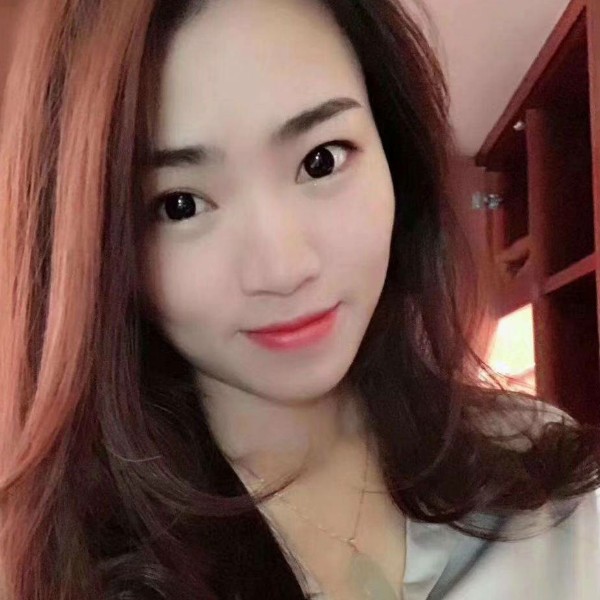 春华蹙眉优雅的照片