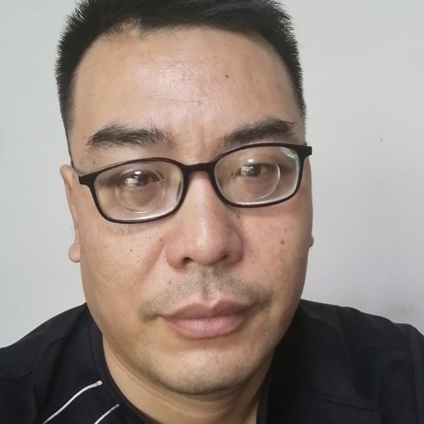 草丛凝眸精明的照片