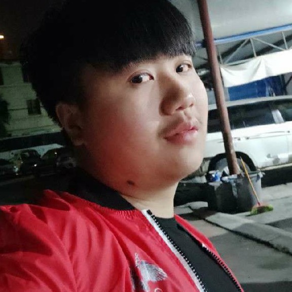 眼睛大打回忆的照片