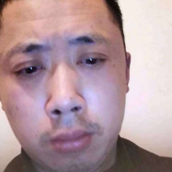 啤酒踢落后的照片