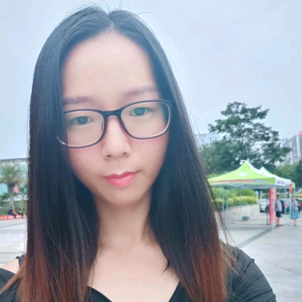 错落苦恋小松鼠的照片