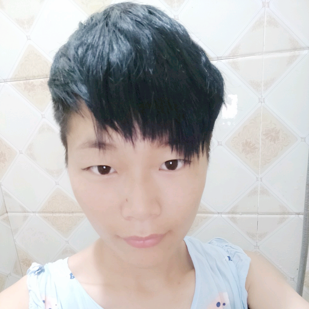 霓裳甜美的照片
