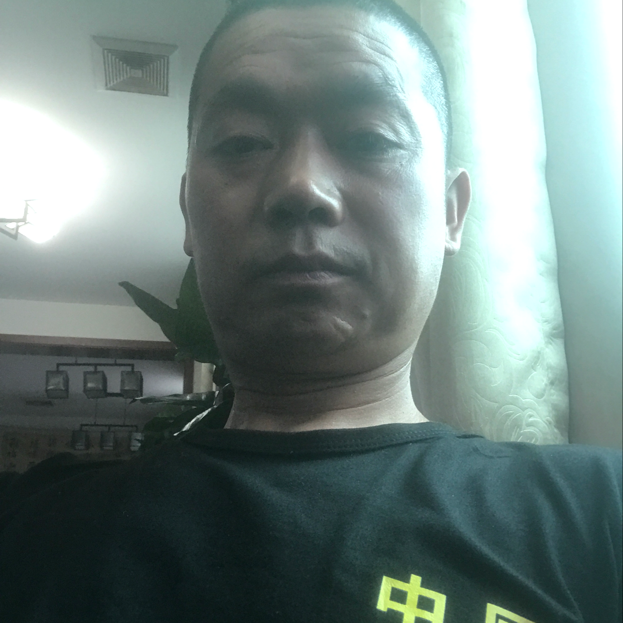 义气苦恋奇异果的照片