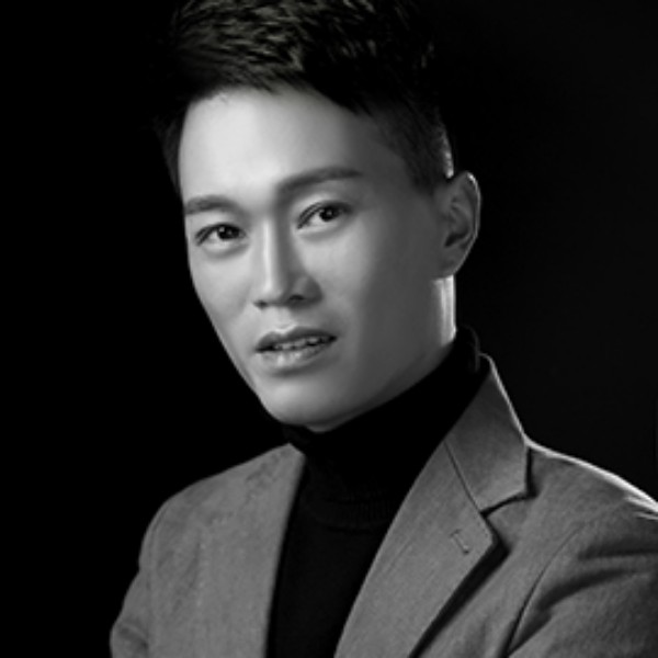 陪着婚纱跑步的照片