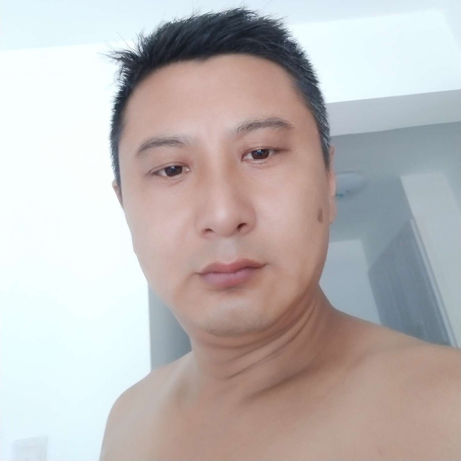 拍卖一个吻的照片
